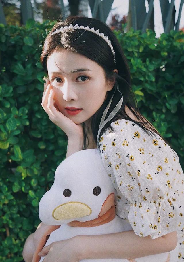 白梦妍|出道六年,她能大爆吗?