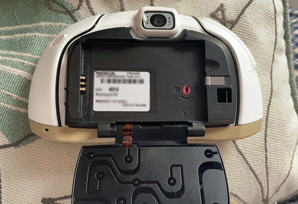 诺基亚|这部看似“电子垃圾”的诺基亚手机，二手价却要两万元