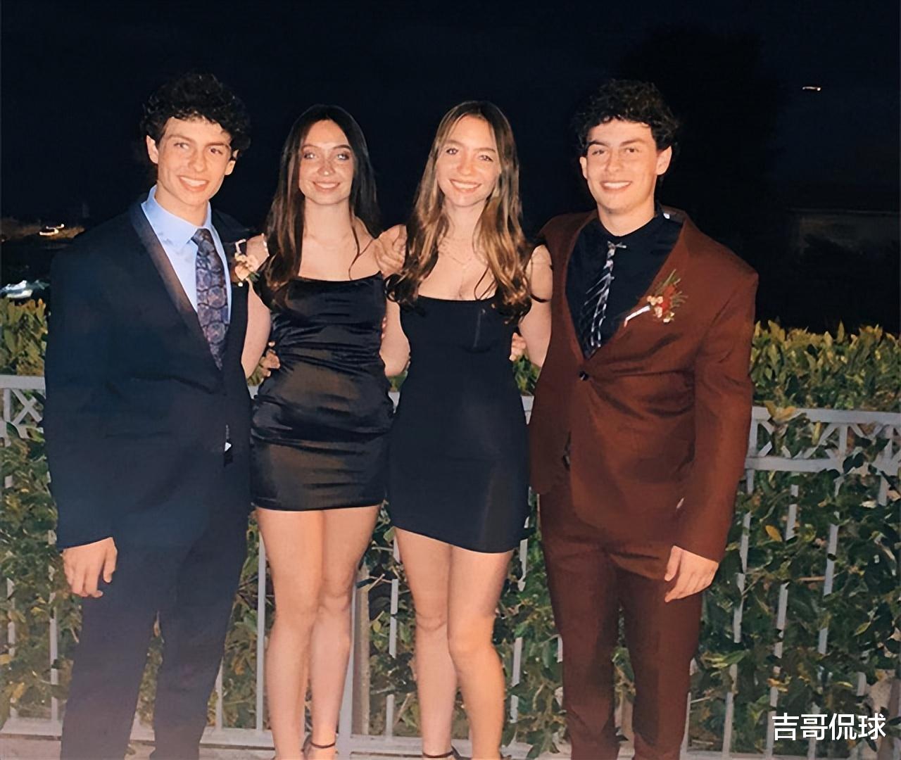 48岁纳什待业,双胞胎女儿长大!昔日萌妹,如今亭亭玉立