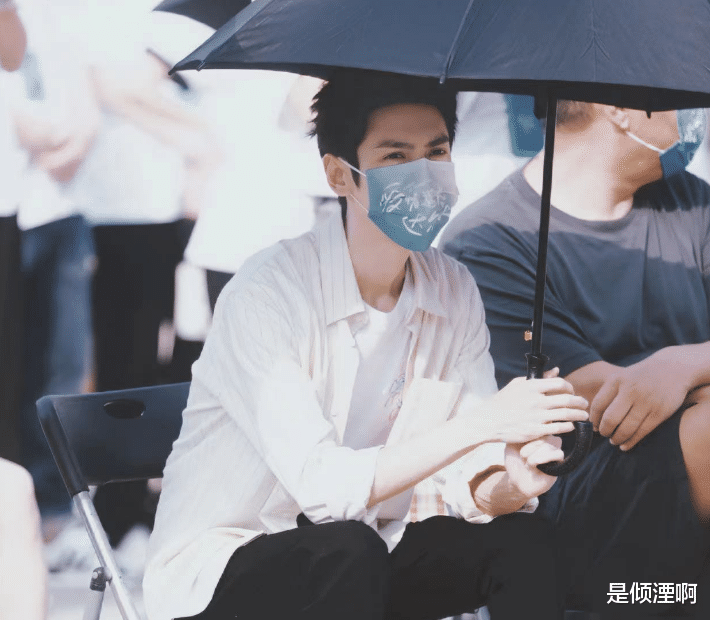 罗云熙 罗云熙新剧造型曝光！短发出演医生男主，看到女主颜值：心动了！