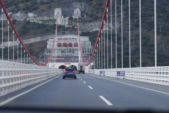 美丽|昆明中机星越L雷神Hi?F探秘秘境——香格里拉