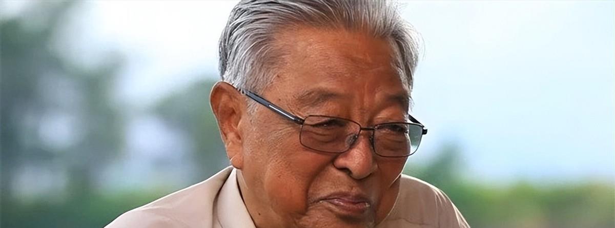 51岁的褚时健出任卷烟厂厂长,遭到团团伙伙的排挤,反击方式绝了