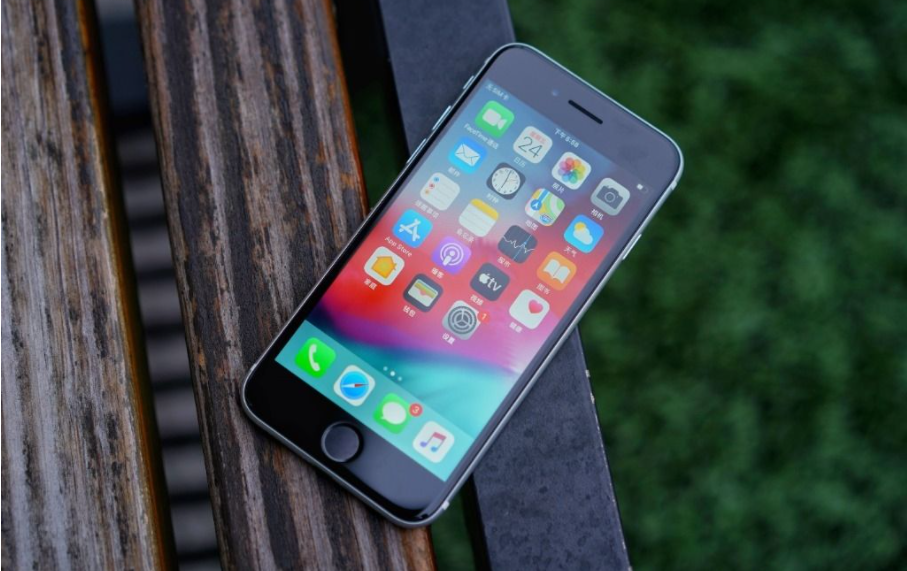 jenkins|跌至4698元，IP68+双1200万镜头，比iPhone SE3更值得入手