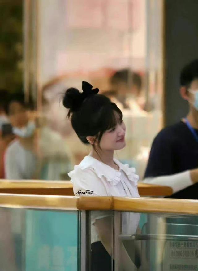 赵露思|活在精修里？赵露思《偷偷藏不住》路透像路人，网友：脸好圆