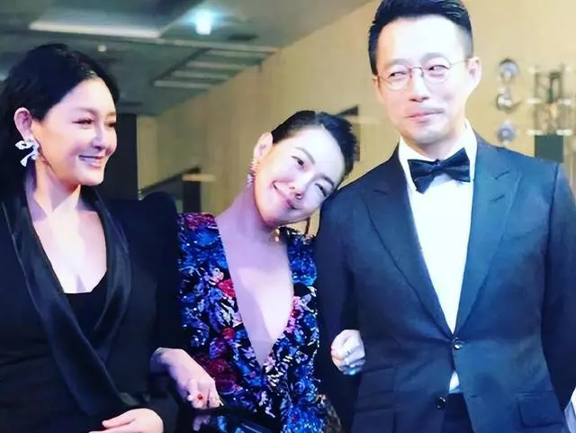 汪小菲|小S的遮羞布被彻底扯下来，老公多次出轨自己却不敢出声，太卑微