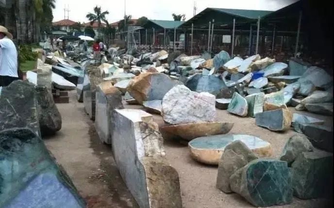 翡翠|翡翠原石如何通过皮壳判断赌石种老和种嫩