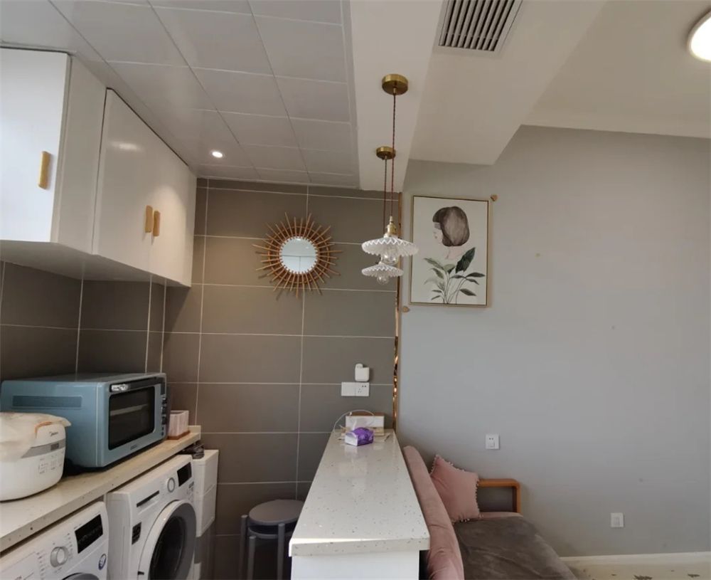 她晒出30㎡小蜗居,利用层高优势做隔层卧室,一个人住真的太爽