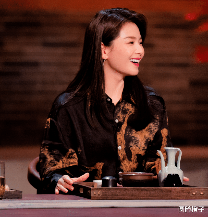 衬衫 刘涛穿中国风太美了，黑色国风衬衫又美又霸气，侧分长发明艳动人