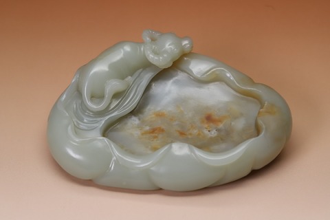 和田玉籽料|舊藏和田玉籽料“卧牛砚台” .