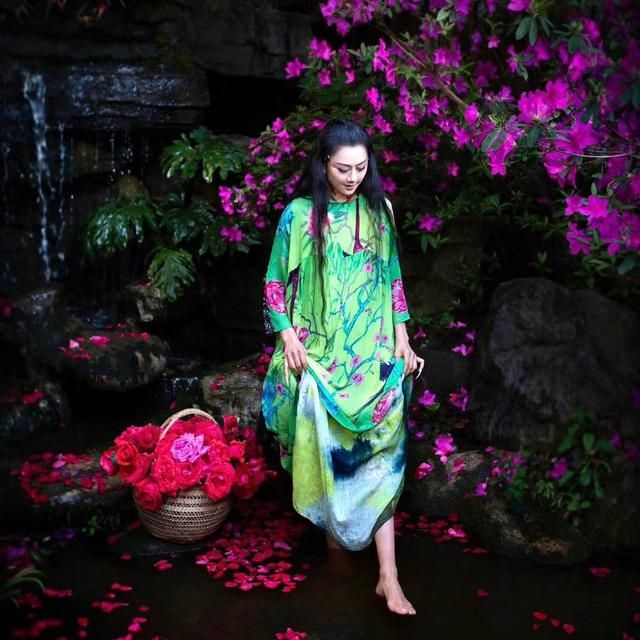 杨丽萍|63岁杨丽萍在大理的豪宅火了，网友：这生活，简直就是人间理想！