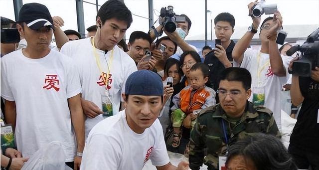 华策影视|同样是过生日，刘德华被明星官方送祝福，郭富城仅有家人出席宴会