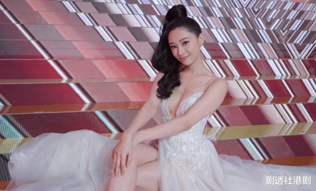 叶蒨文|是非多!TVB女神小花自嘲“少数族裔”遭抨击,疑不堪压力而删留言