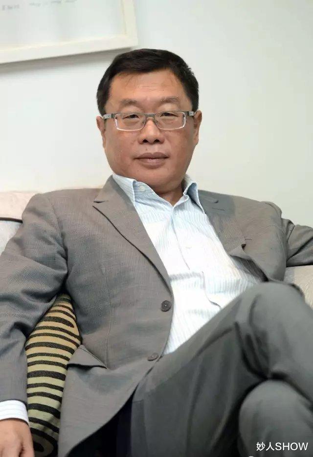 小三|真乱，58岁霸道总裁出轨女员工，却被曝美女作家妻子也是小三？