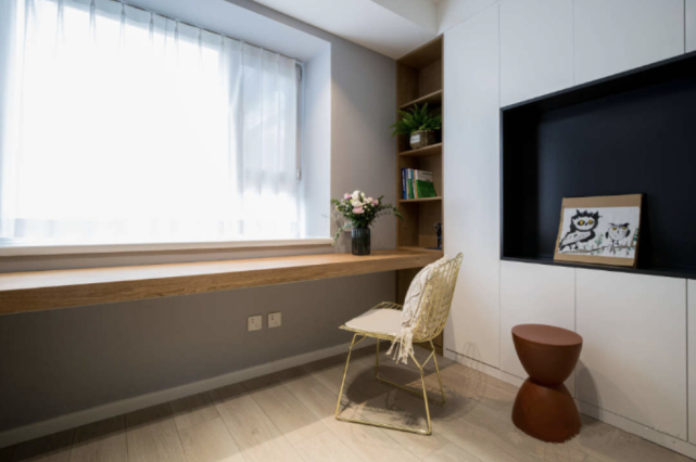 房子越小越不能乱装，学她把空间利用到极致，进屋才知：反差太大