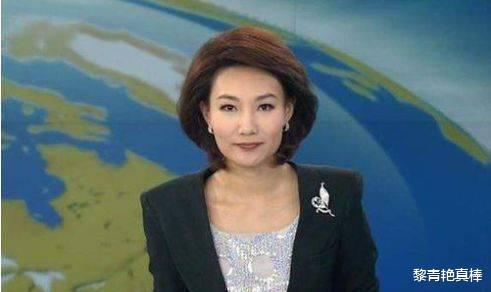 央视|央视一姐摘掉假发之后,瞬间年轻10岁,头发原来真盖年龄