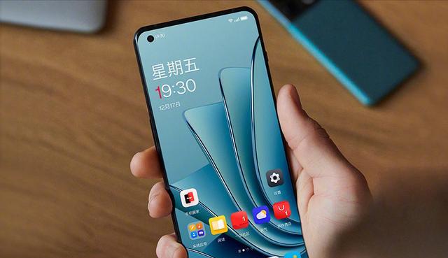 一加科技|靠谱吗?一加全新中端机曝光,搭载联发科天玑9000芯片!