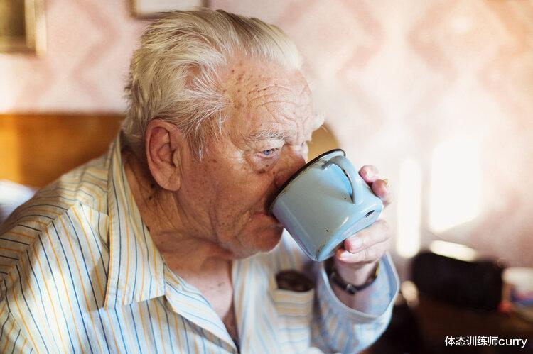 空腹|晨起第一杯水，喝对有益，喝错有害！怎么喝，喝多少？告诉你答案