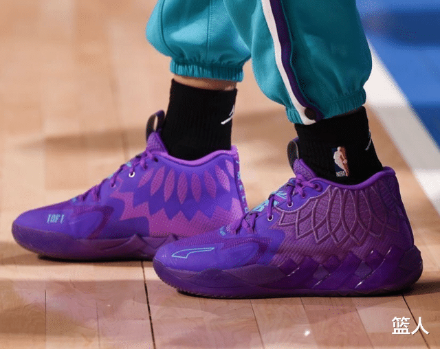耐克|NBA球员上脚：欧文单场60分的战靴，鞋王塔克又是2双！