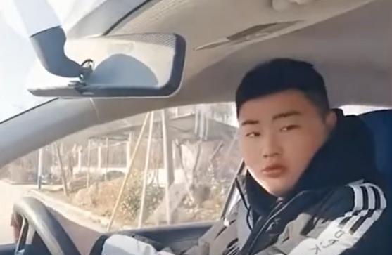 朱之文|大衣哥儿子小伟与儿媳疑似同居,还晒出烛光晚餐!豪宅随之曝光