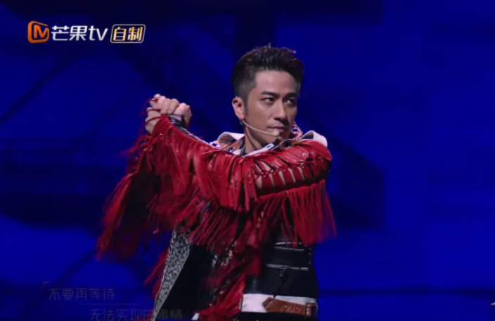 陈小春|陈小春，当场黑脸，表情很难看！！