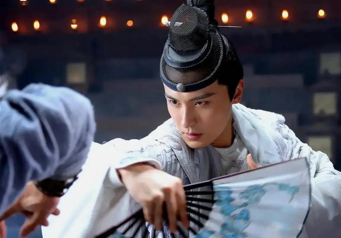 慕容复|4版慕容复颜值对比,谁演出了“美强惨”,谁却演成了东方不败