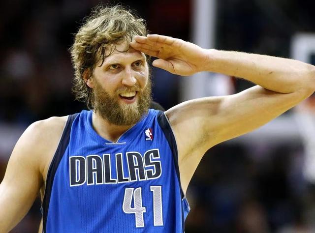 NBA史上五笔明赚实亏的交易:杰里韦斯特豪赌科比,坑苦黄蜂