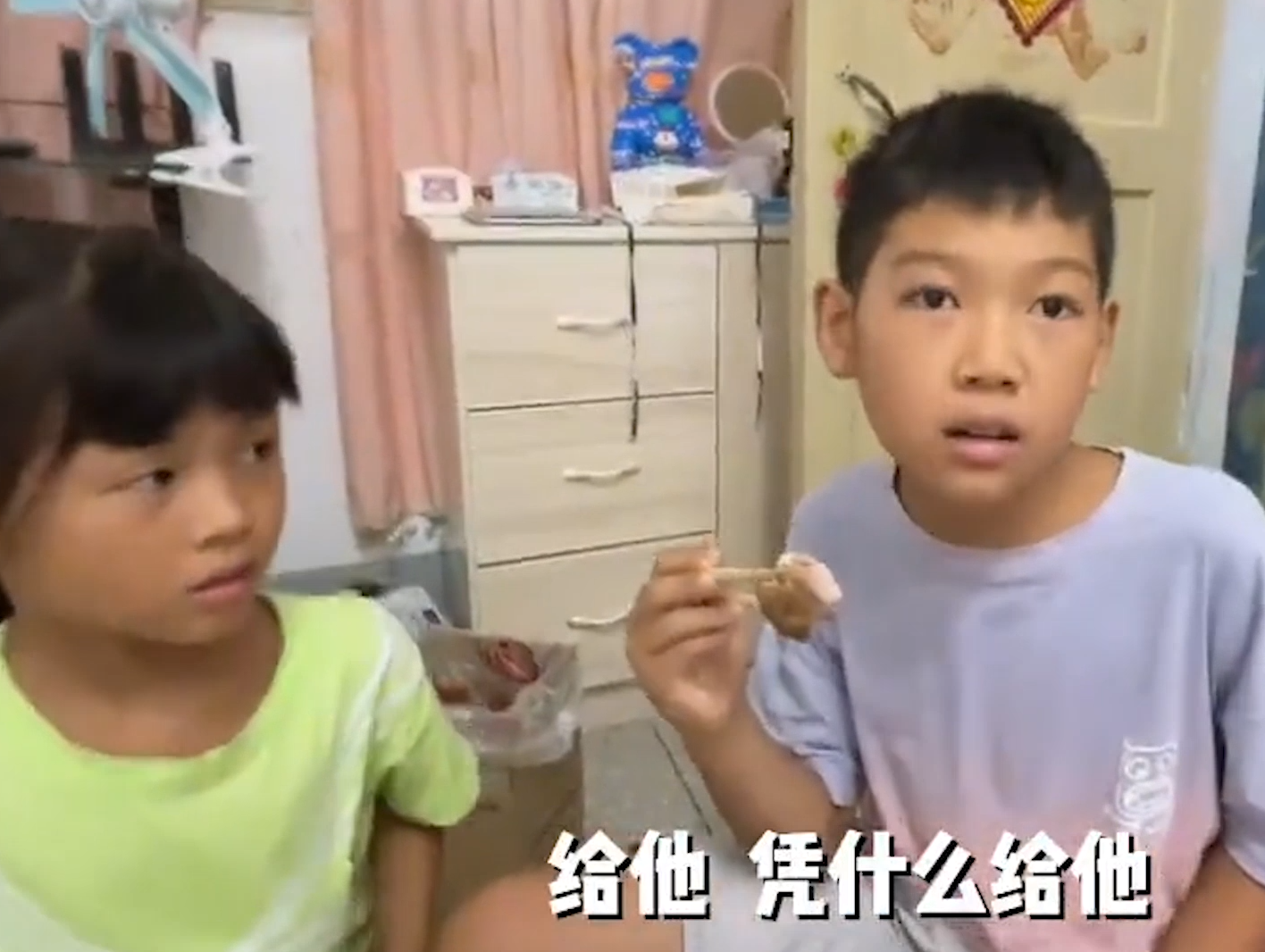 大琛:儿子记下支付密码,偷8000块买无人机,父亲教育遭网友指责!