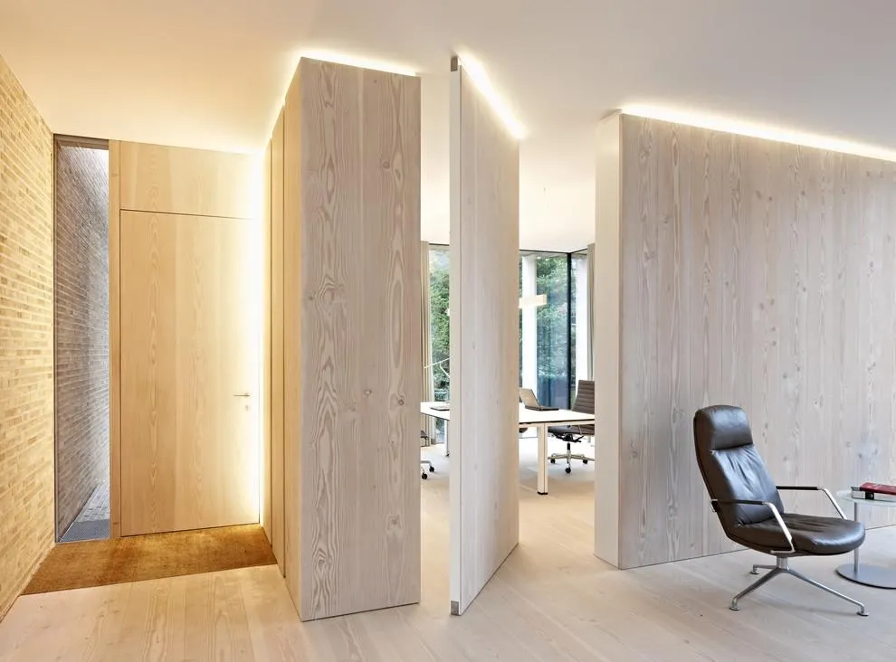 越来越多家庭选择隐形门，充当隔断营造私密空间，真聪明