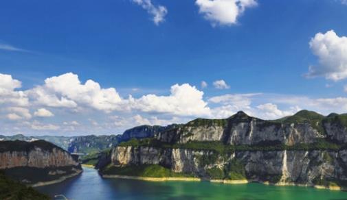 西双版纳|湖水清澈,倒影沉碧!贵州一景区,以百里画廊命名,藏着一水电站