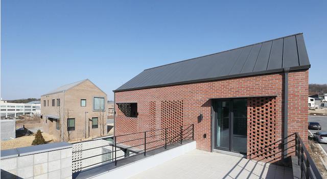 只有151㎡三层小楼，在韩国是妥妥的富人住宅，挑空设计大气高级