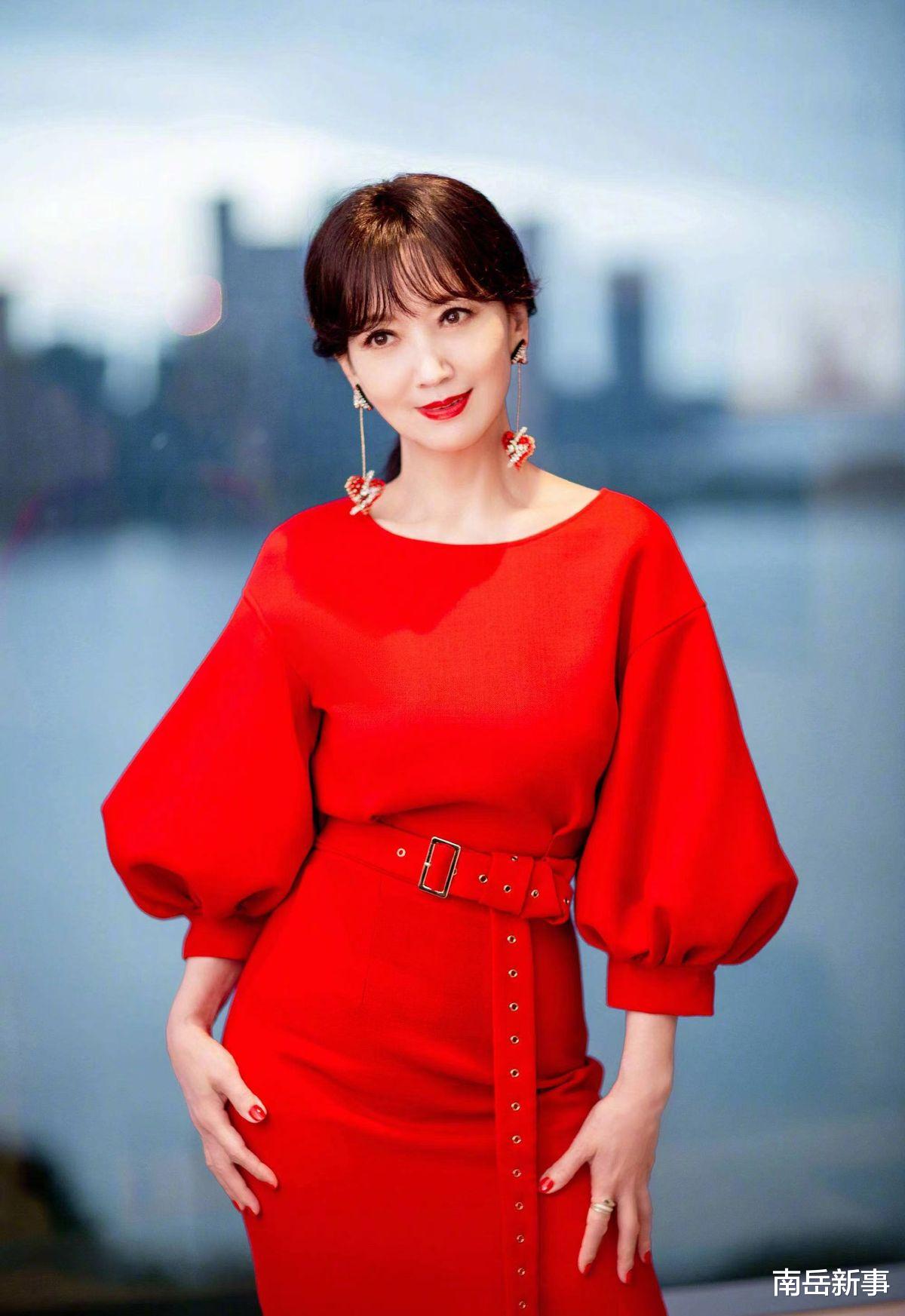 张天爱|张天爱的骷髅架,黄奕的僵尸脸,娱乐圈的“病态审美”停止吧