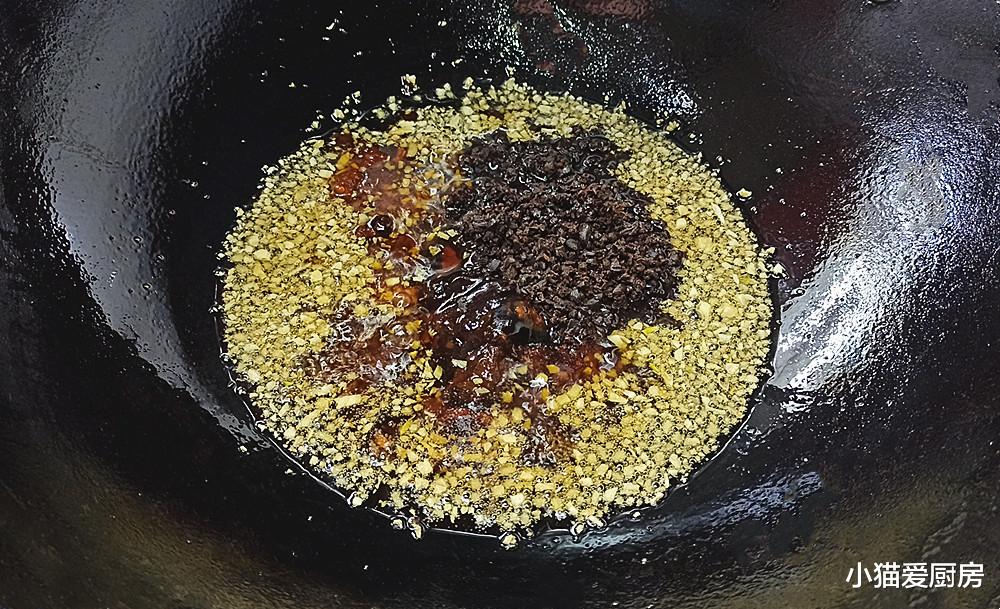 这样做黄豆酱，香辣开胃，一次做2斤可以吃1个月，特别下饭解馋