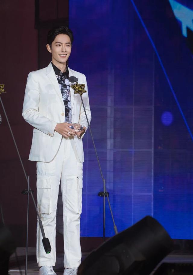 肖战|31岁的肖战未来会达到怎样的高度，看完这些你就明白了！