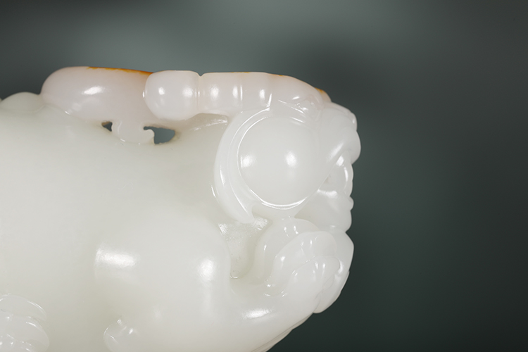 玉雕|「璞玉雅藏」和田玉籽料 红皮白肉 招财貔貅 海派玉雕大师黄杨洪作品