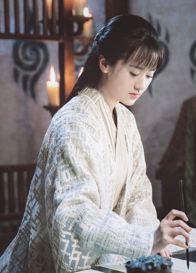 袁冰妍 女配长成这样，女主还是直接躺平算了。