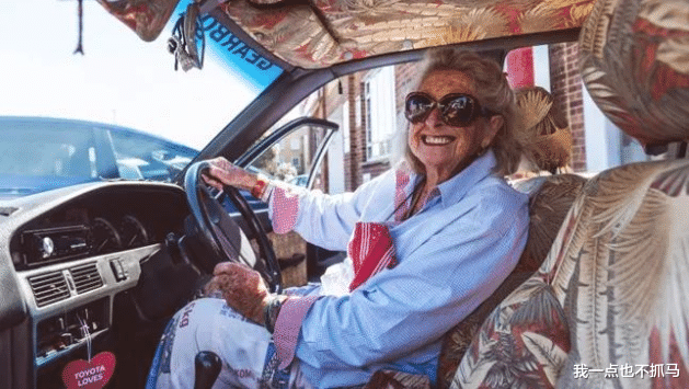 旅行|80岁开始环游世界、自驾穿越非洲和欧洲，这个硬核奶奶太酷了！