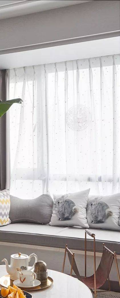 你还在客厅和阳台之间装门?赶紧先停下来!