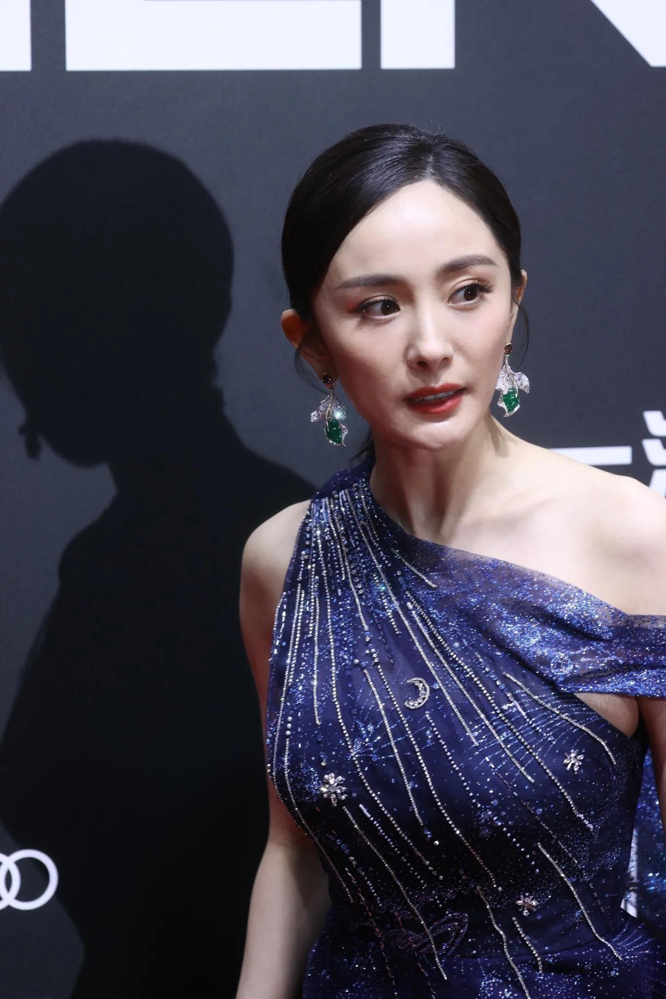 黄圣依 9位花旦离开P图差距就出来了，黄圣依女生男相，刘亦菲险胜