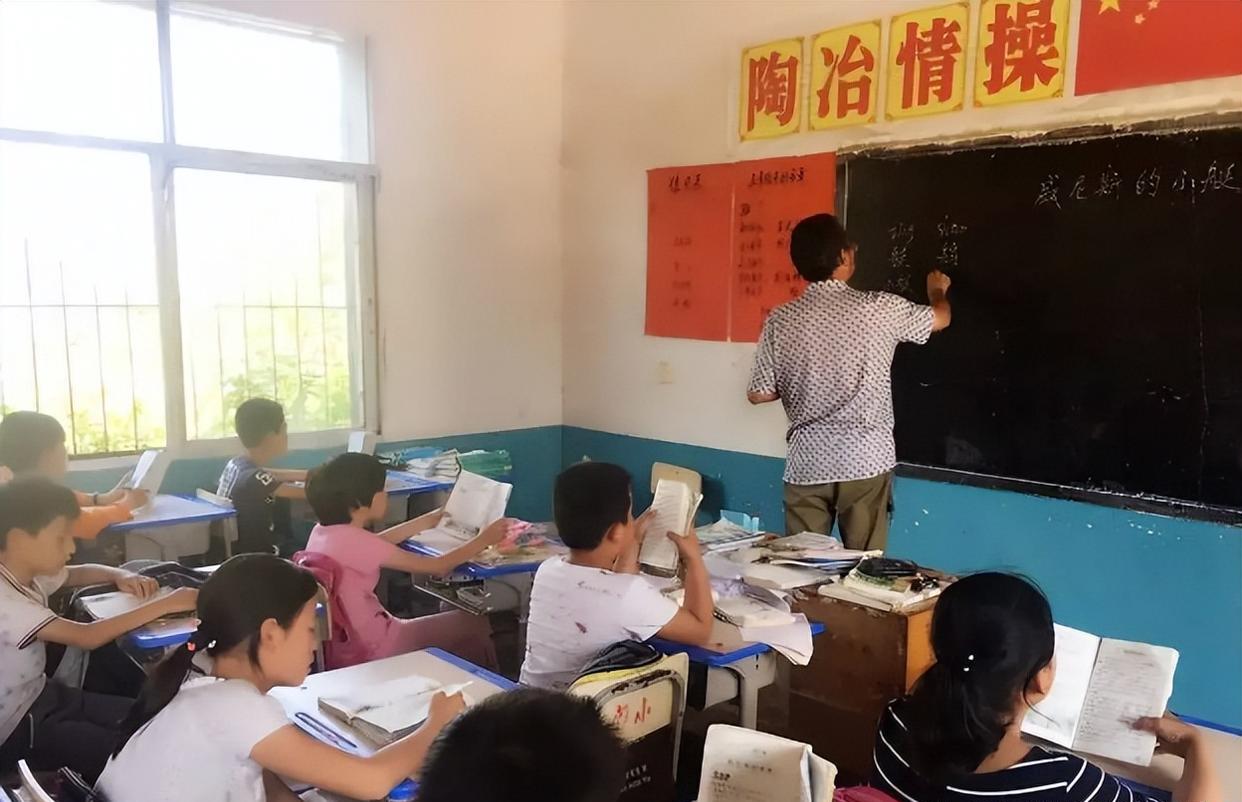 招聘|成都某中学教师招聘，30多人报名竞争5个名额，更有985名校硕士