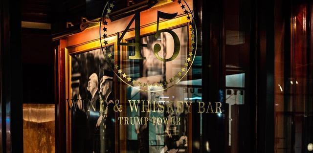 川普大厦里开了家“川普酒吧”?价格奇高装修迷惑,却有人超想去
