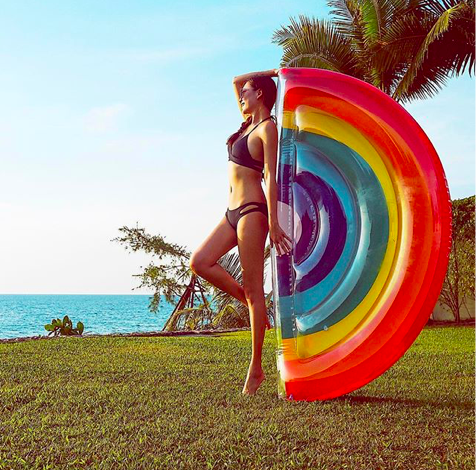 凯特王妃粗高跟挺孕肚与熊抱,产后瘦身要向小小春Jasper的妈学习