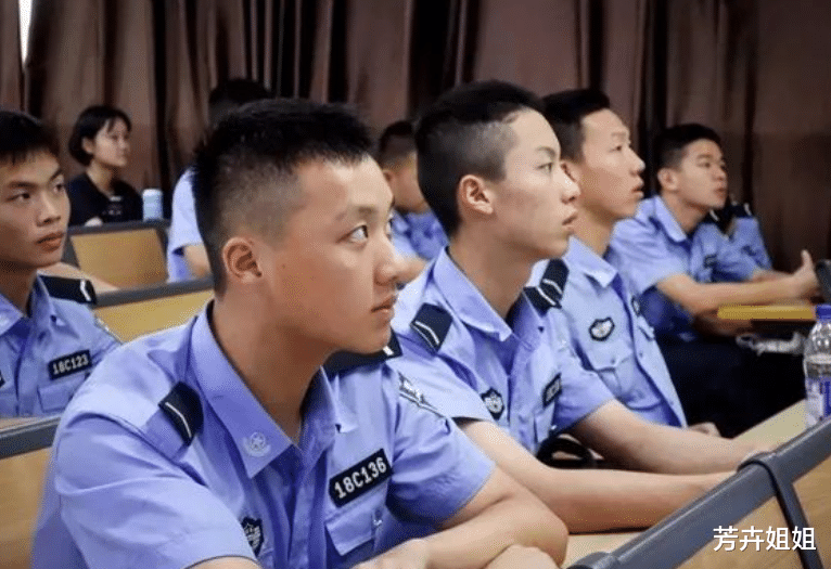 政审|政审政策有“变动”，个人不再受到“连带”责任，报名门槛也降了