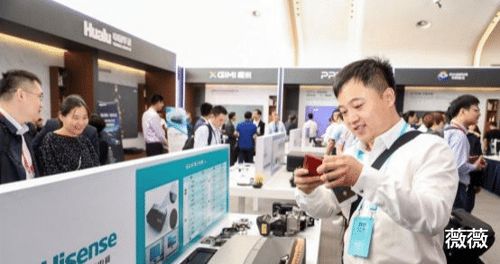 国产巨头忽然宣布!液晶电视猝不及防?网友:未来电视的最大黑马