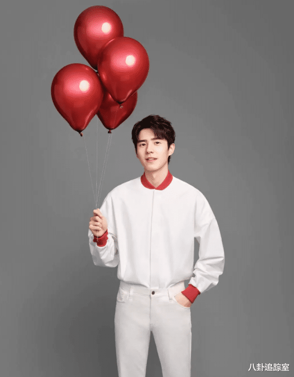 周冬雨|曝刘昊然准备买婚房!周冬雨心情大好,素颜与多位男性朋友聚会