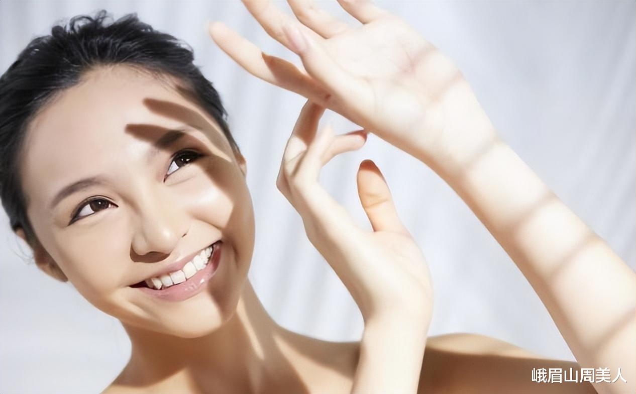 王诗龄 为什么女人上了年纪后，素颜更好看，化妆却反而显老？原因很简单