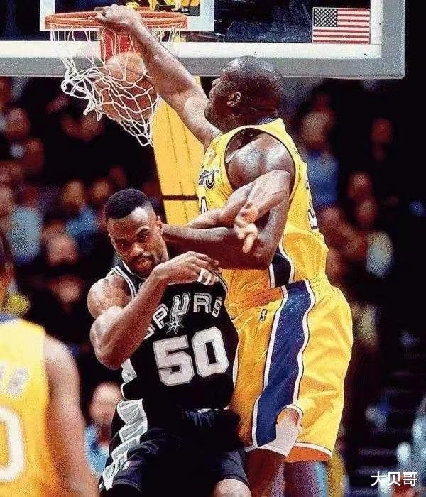 查尔斯·巴克利|21世纪NBA仅有6位超巨：邓肯巅峰硬刚鲨鱼科比，字母哥还不够格