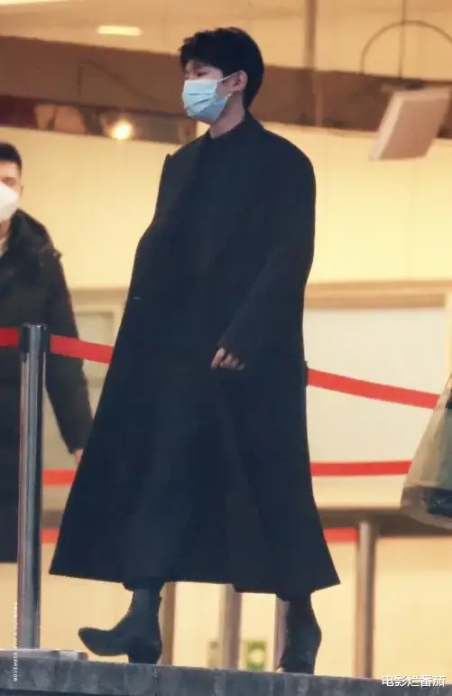 春晚|春晚四次联排：赵丽颖一笑迷人，张小斐美目顾盼，朱一龙走路生风