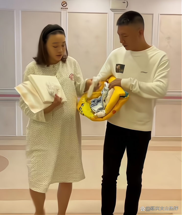26岁女子远嫁福建50岁大叔,三年连剖三胎,男方还是二婚的