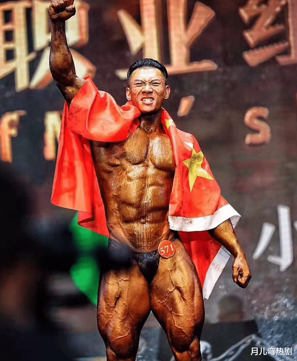鹿晨辉|中国第一肌肉巨兽鹿晨辉：自费60万比赛，从穷小伙到健美第一人