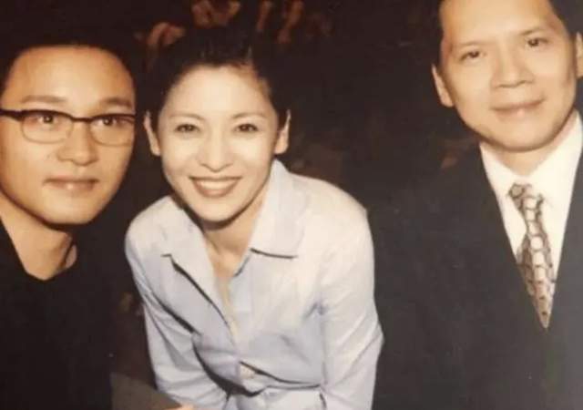 向太|63岁向太罕晒年轻旧照！甜蜜表白老公向华强，美貌不输儿媳郭碧婷